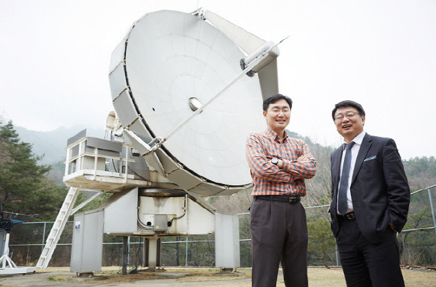 권오철 천체사진가(왼쪽), 이태형 천문학자(오른쪽)