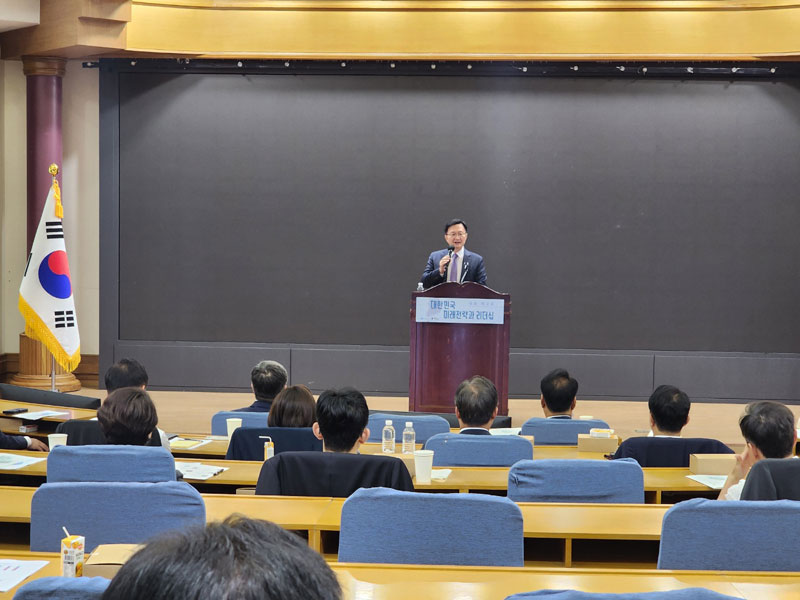 입교식 축사하는 유홍림 총장