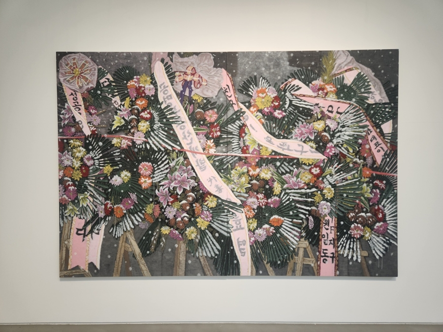 손승범, 재생되는 꽃, 2017, 장지에 채색, 200×300cm