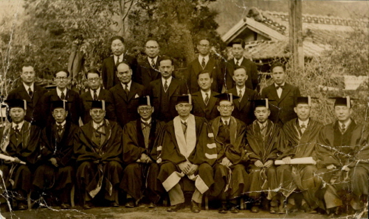 제6회 졸업식 및 박사학위 수여식 기념, 신광순 명예교수 기증, 1952