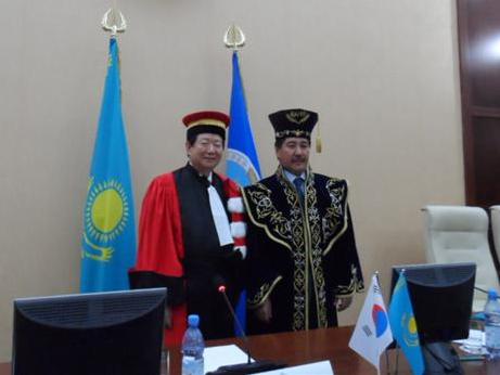 성낙인 총장과 Galimkair Mutanov 카자흐국립대 총장