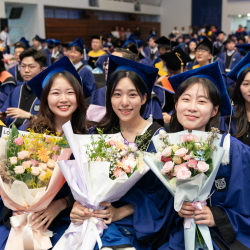 서울대학교 졸업생 여러분의 새로운 시작을 기대하고 응원합니다!